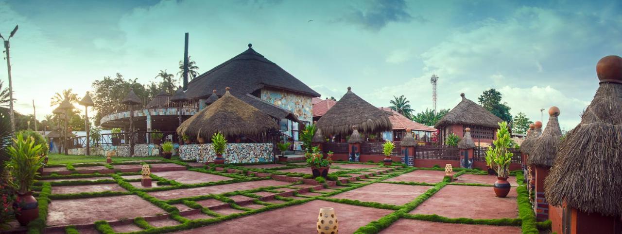 Ike'S Cultural Village คูมาซี ภายนอก รูปภาพ